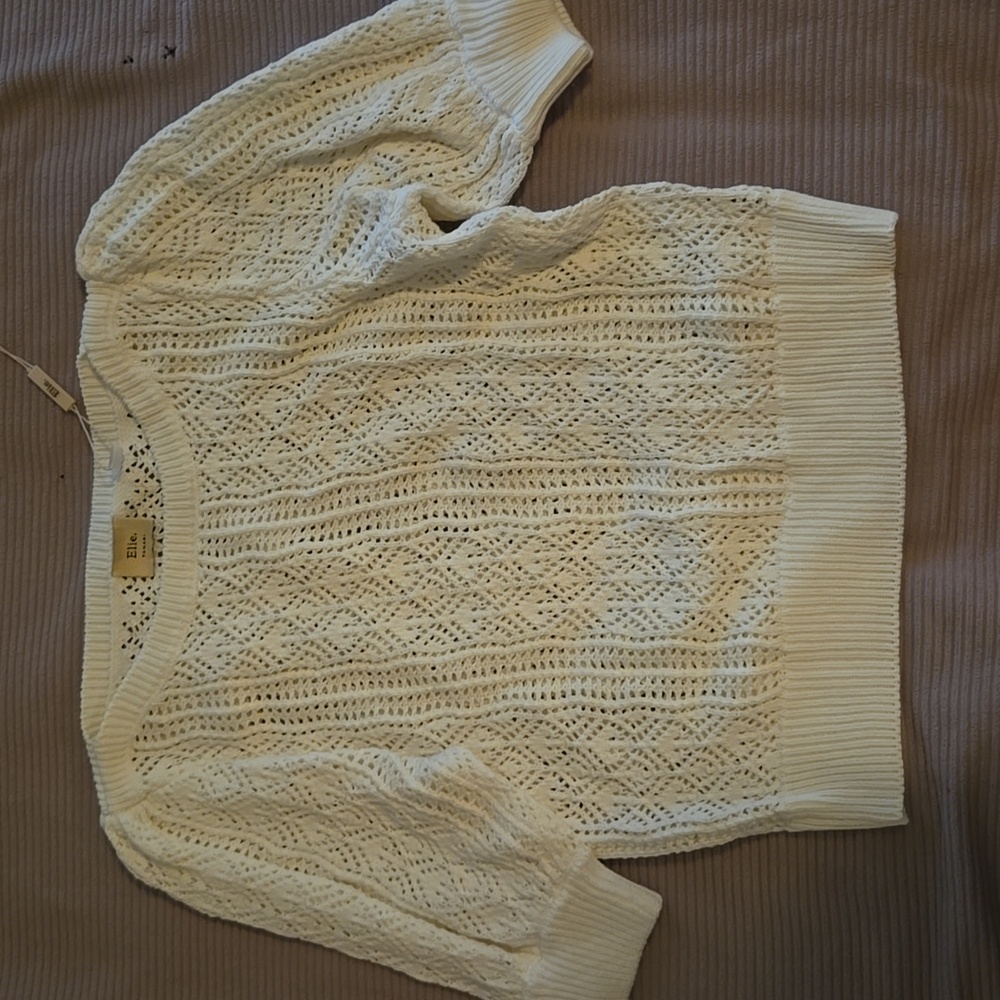 Elie. TAHARI White Crew Neck Sweater with Cable Knit Design
